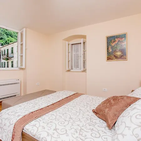 Old Town Museum Square Apartment Cattaro Esterno foto