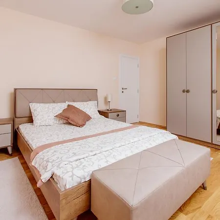 Old Town Museum Square Apartment Cattaro Esterno foto